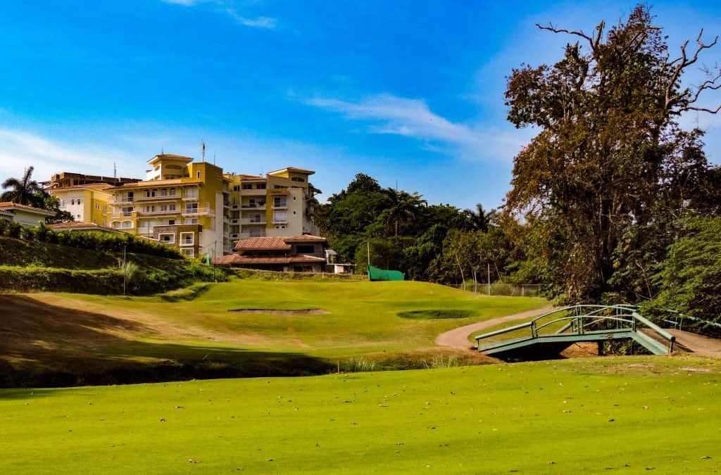 Tucán Play Golf Here in Panama!