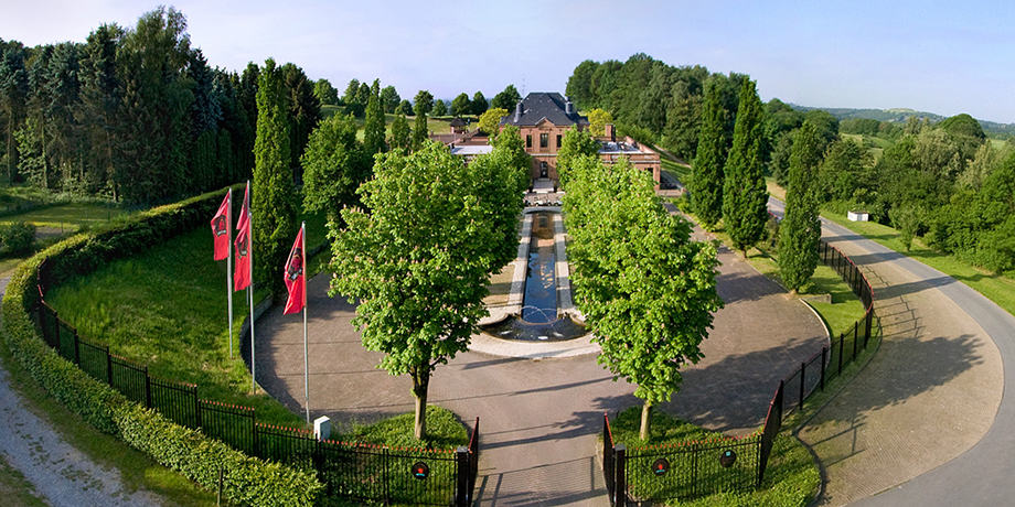 Düsseldorf's best two golf courses are across the street from each other. This is the entrance at Kosaido.