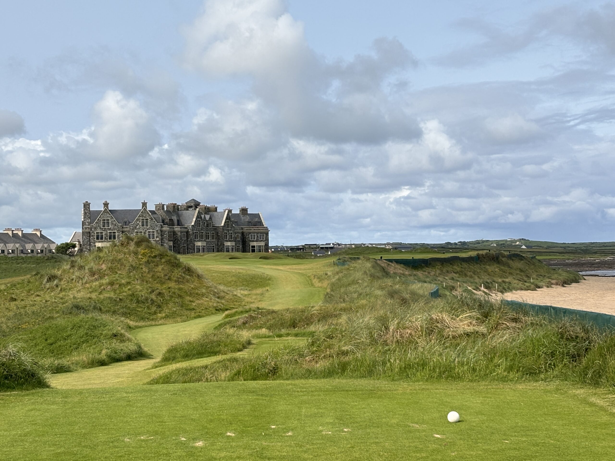 A Golfer’s Escape to Doonbeg: Links Golf on Ireland’s Wild Atlantic Way